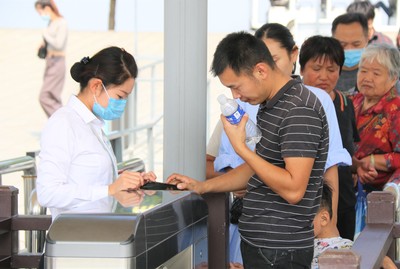 喜迎中秋 歡度國慶|八里河旅游區(qū)“雙節(jié)”首日 秩序井然 旅游信息咨詢服務