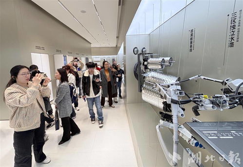 超級工廠變身硬核景區(qū),游客可打卡小米 華工科技 人形機(jī)器人創(chuàng)新中心
